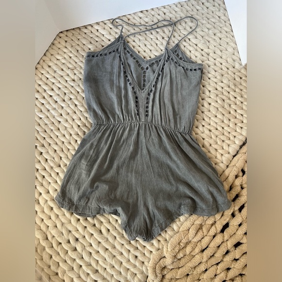 UMA AND LEOPOLD ROMPER - Picture 4 of 4